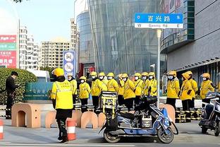 里程碑！布克代表太阳出战544场 排名太阳队史第10位